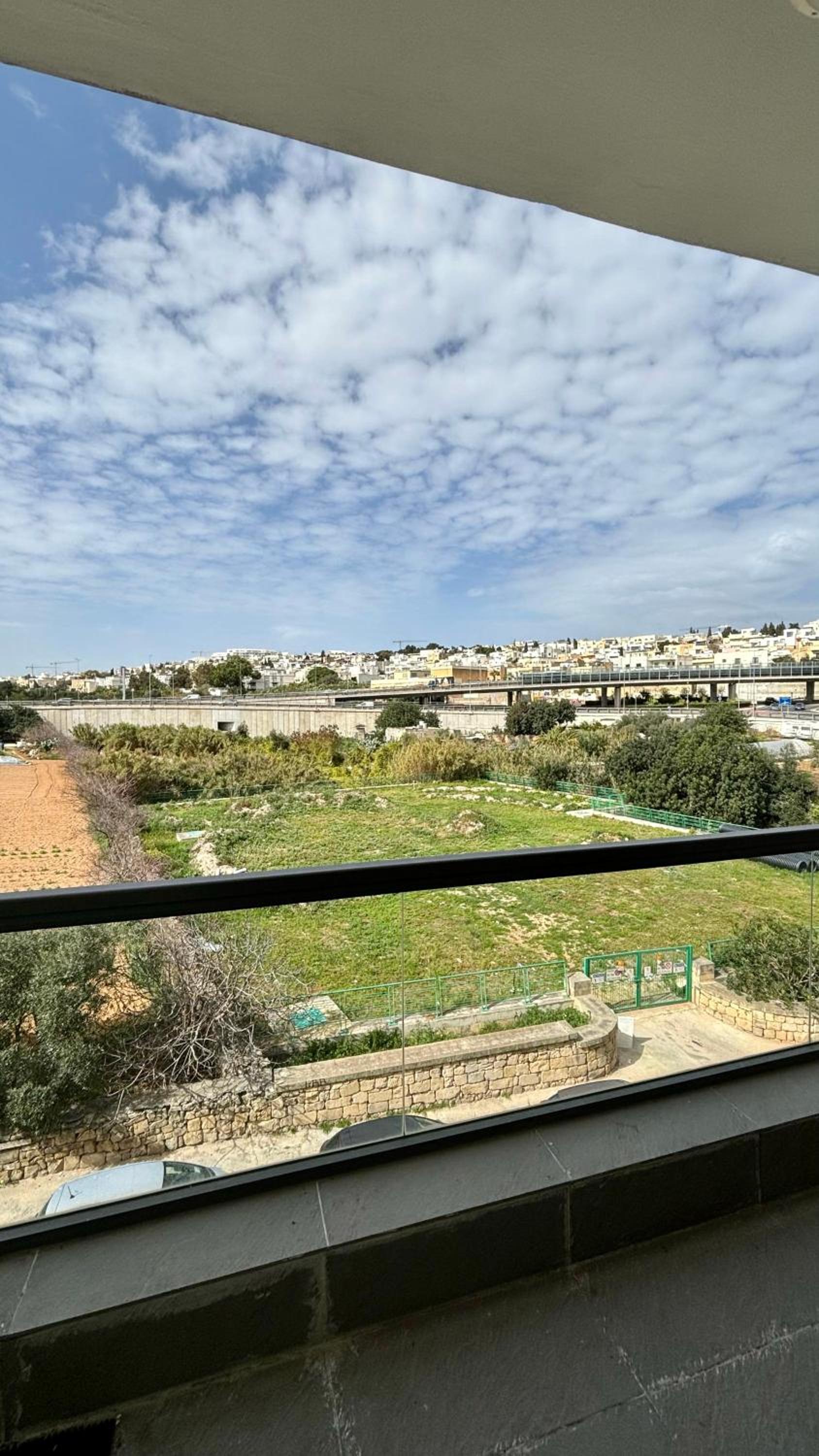 Spacious Ensuite Bedroom - Shared Flat- Gzira