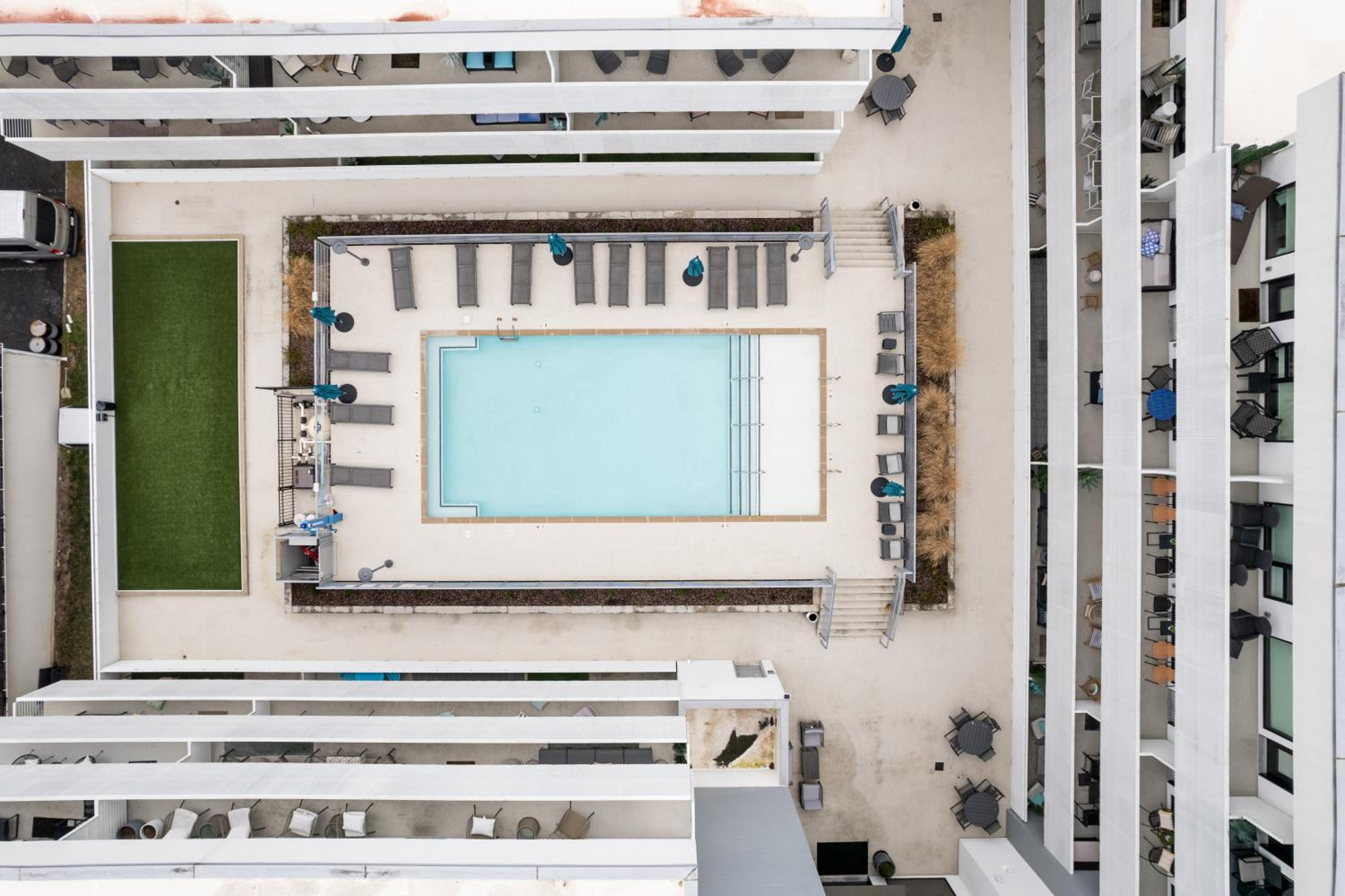Modern, Music Row, Central, Pool, Gym view 3