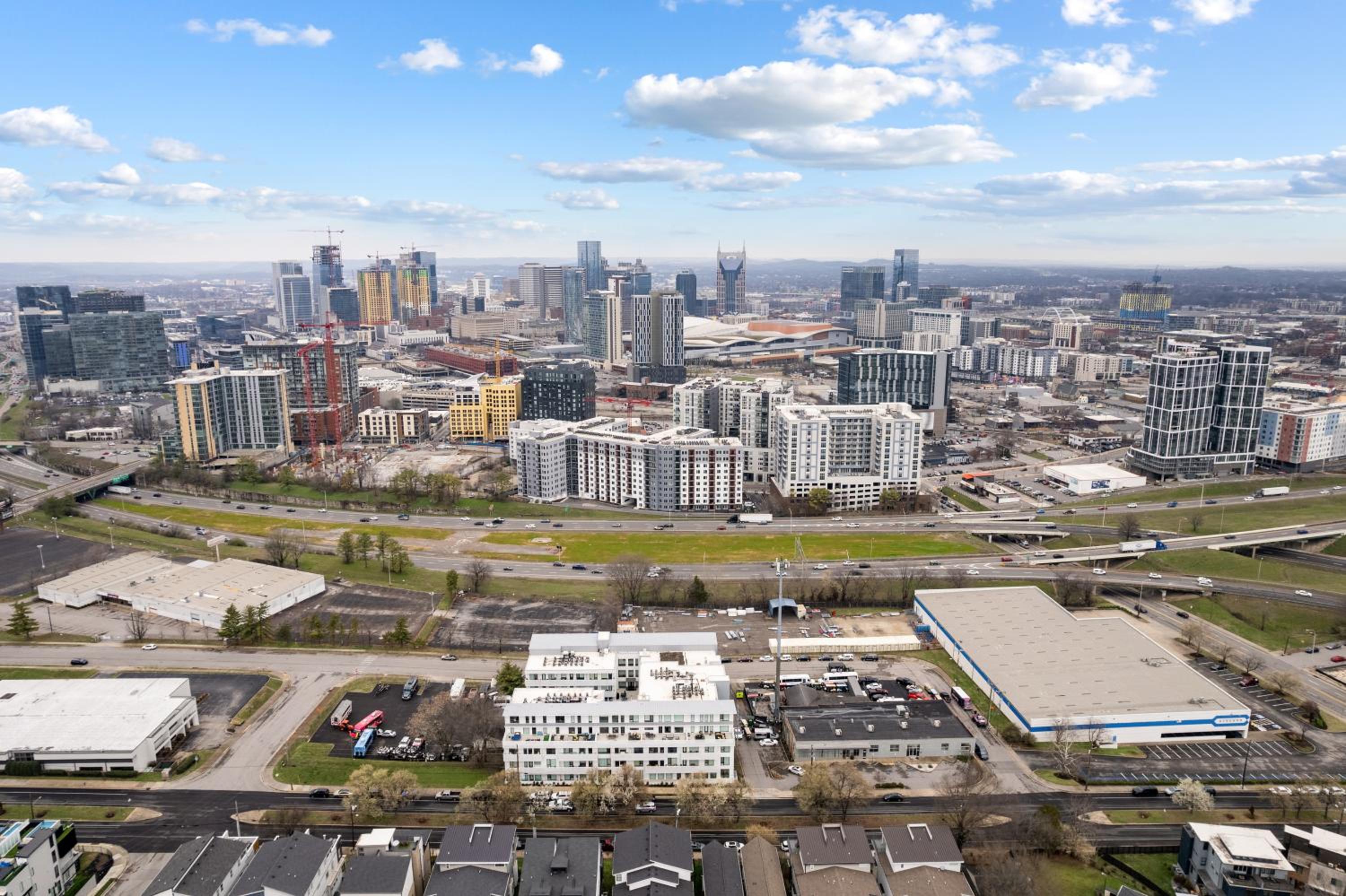 Modern, Music Row, Central, Pool, Gym view 5