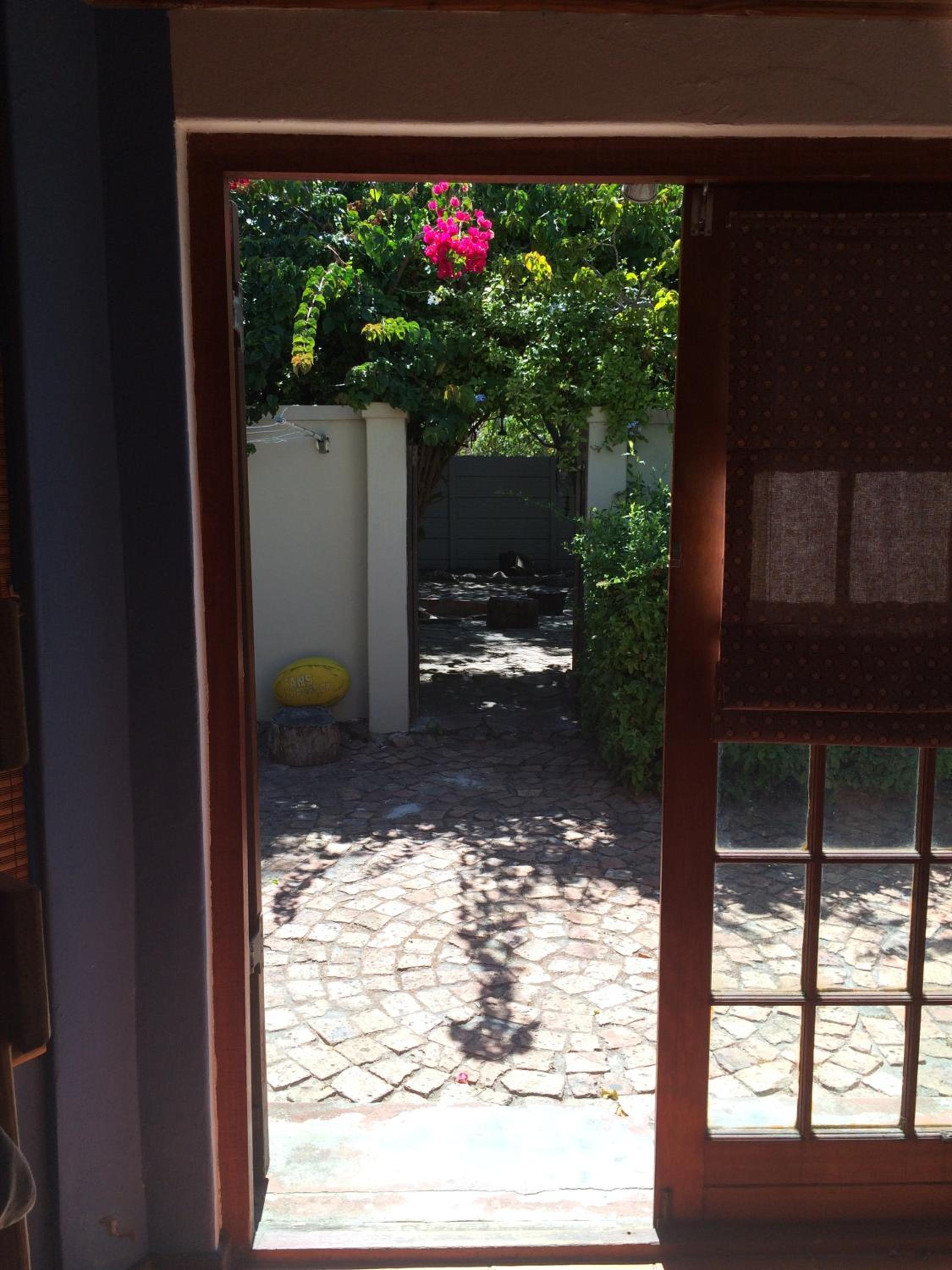 Hermanus Backpackers & Budget Accommodation view 4