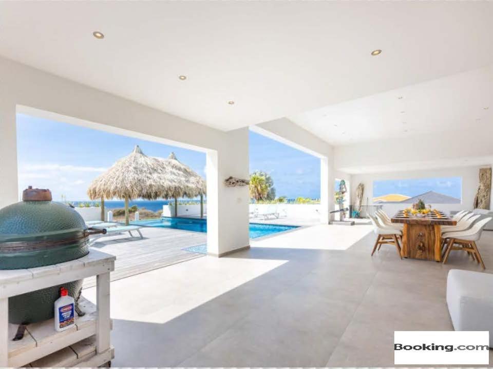 Villa met zeezicht & infinitypool Jan Thiel Curacao