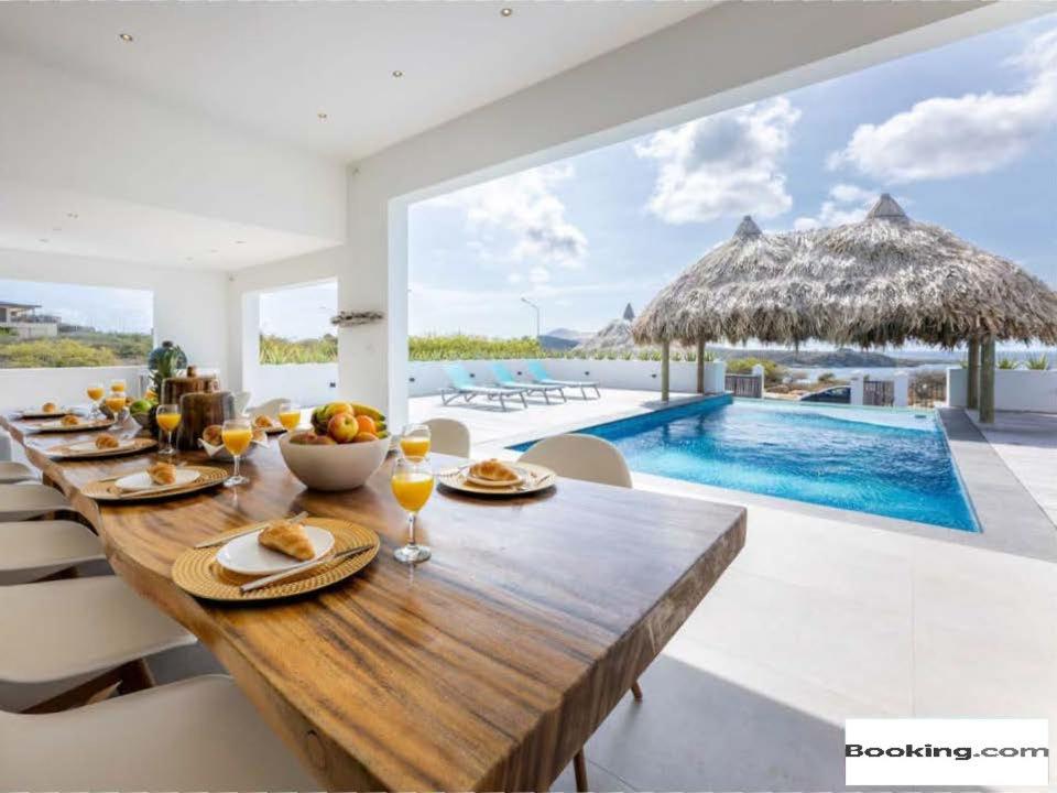 Villa met zeezicht & infinitypool Jan Thiel Curacao