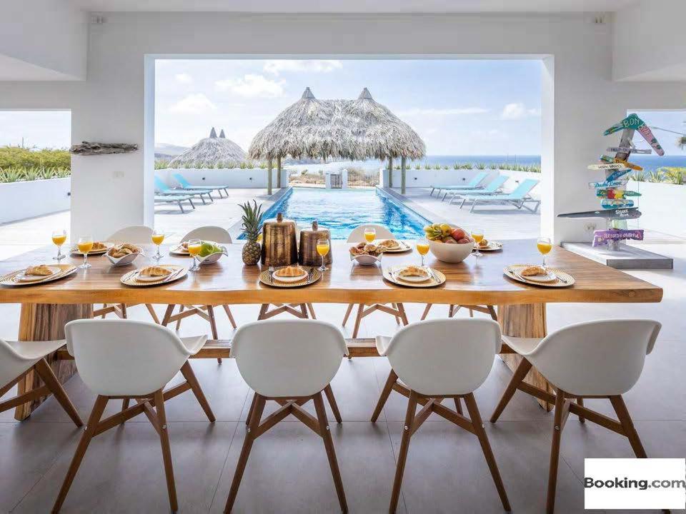 Villa met zeezicht & infinitypool Jan Thiel Curacao