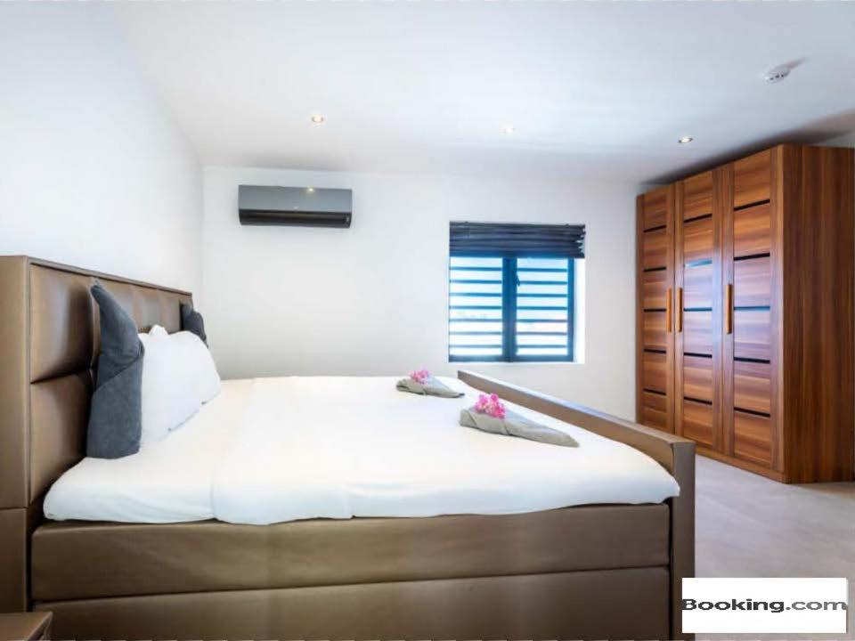Villa met zeezicht & infinitypool Jan Thiel Curacao