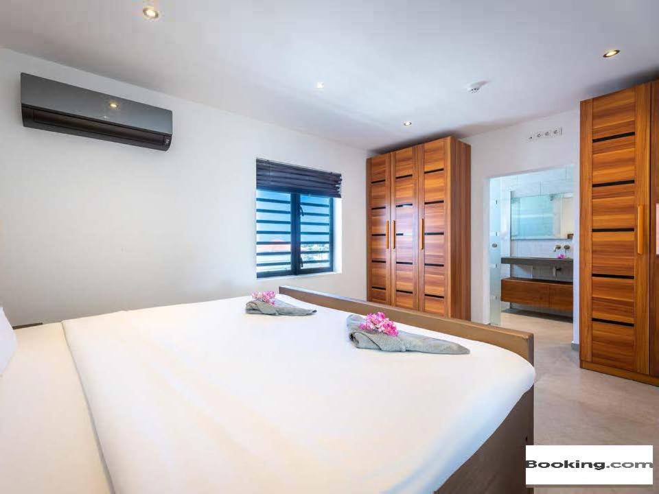 Villa met zeezicht & infinitypool Jan Thiel Curacao