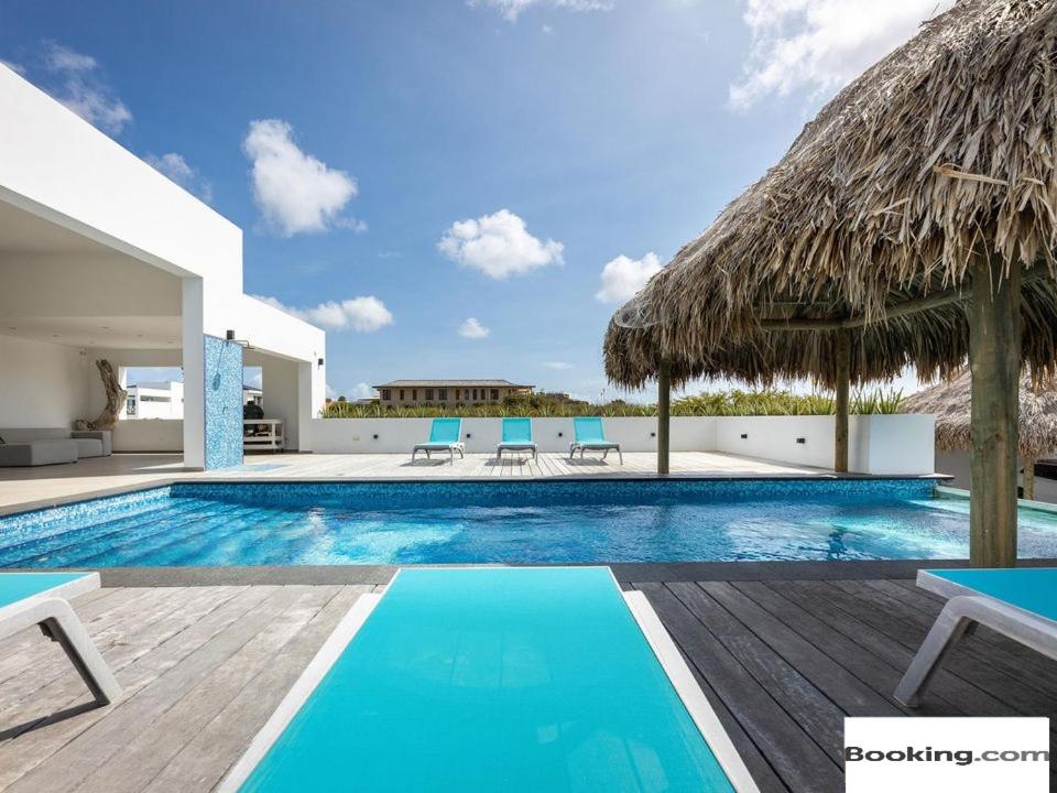 Villa met zeezicht & infinitypool Jan Thiel Curacao