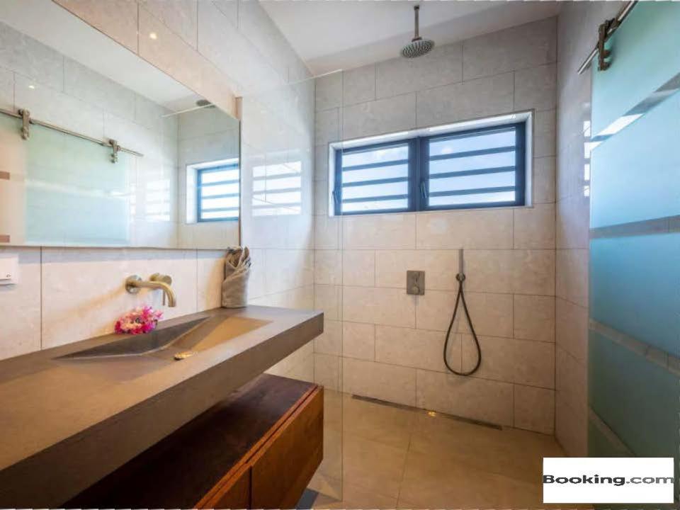 Villa met zeezicht & infinitypool Jan Thiel Curacao
