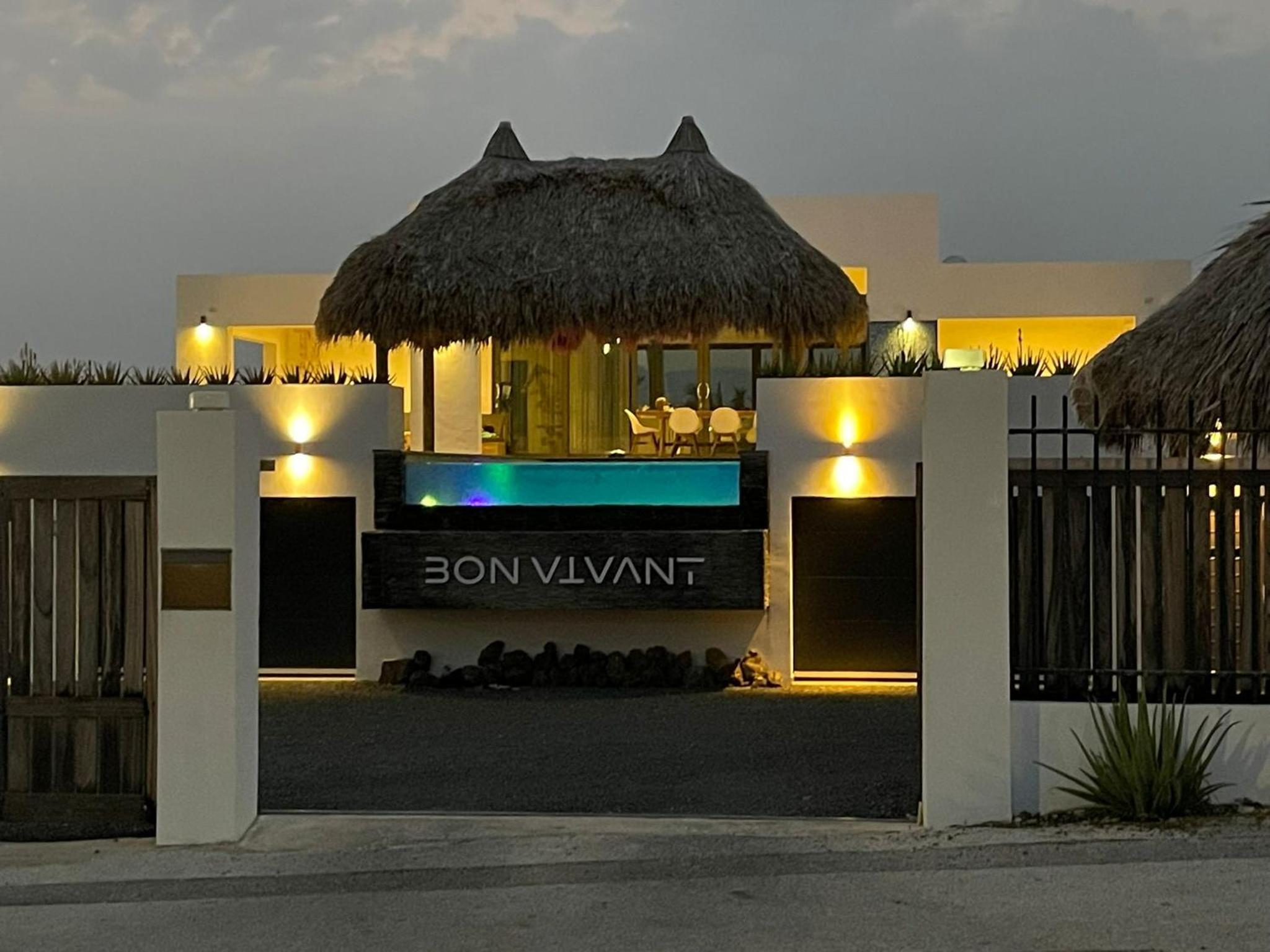 Hotel Villa met zeezicht & infinitypool Jan Thiel Curacao - Image 1