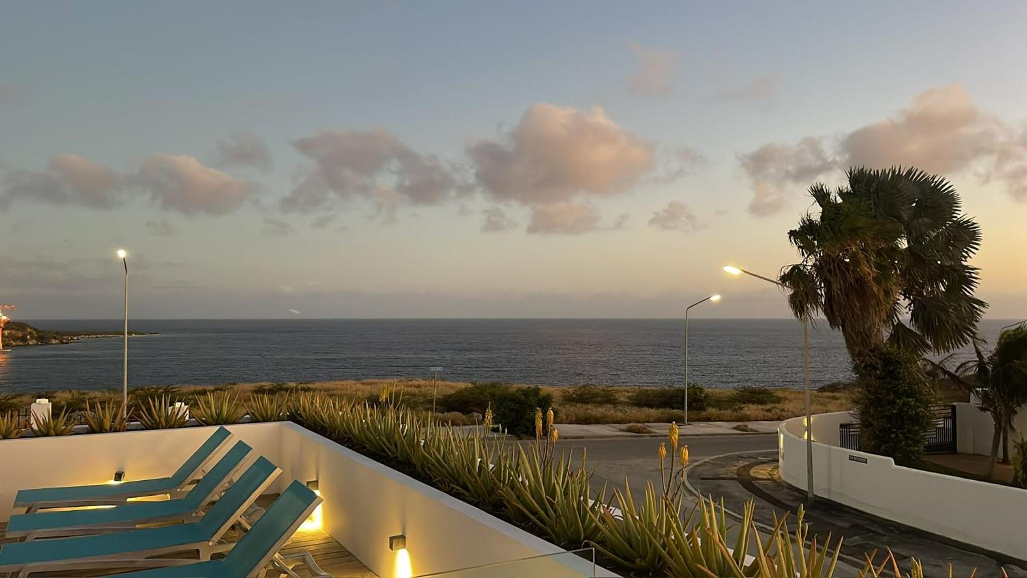 Villa met zeezicht & infinitypool Jan Thiel Curacao