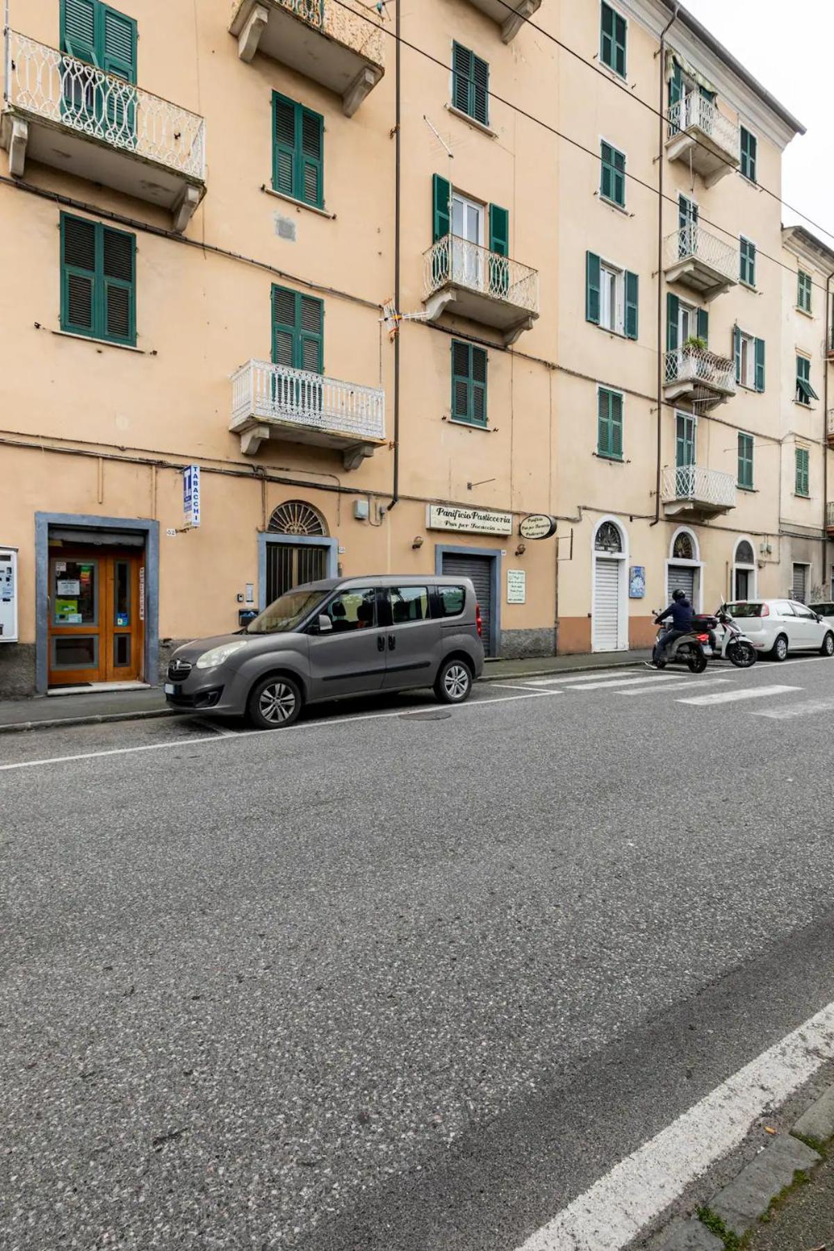 Luminoso Appartamento con Balcone & ParcheggioFree view 5