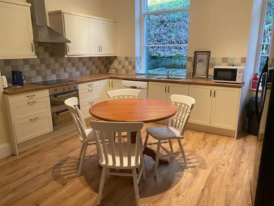 Heather House, beautiful family home, sleeps 8 view 5