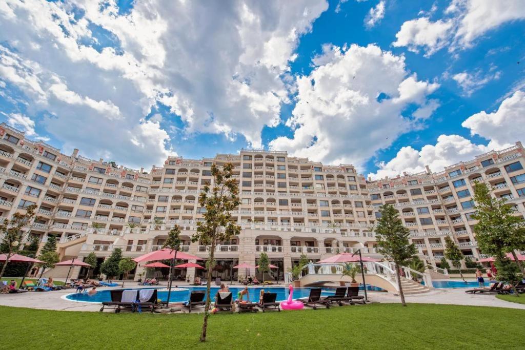 Seaside View Apartment in Varna