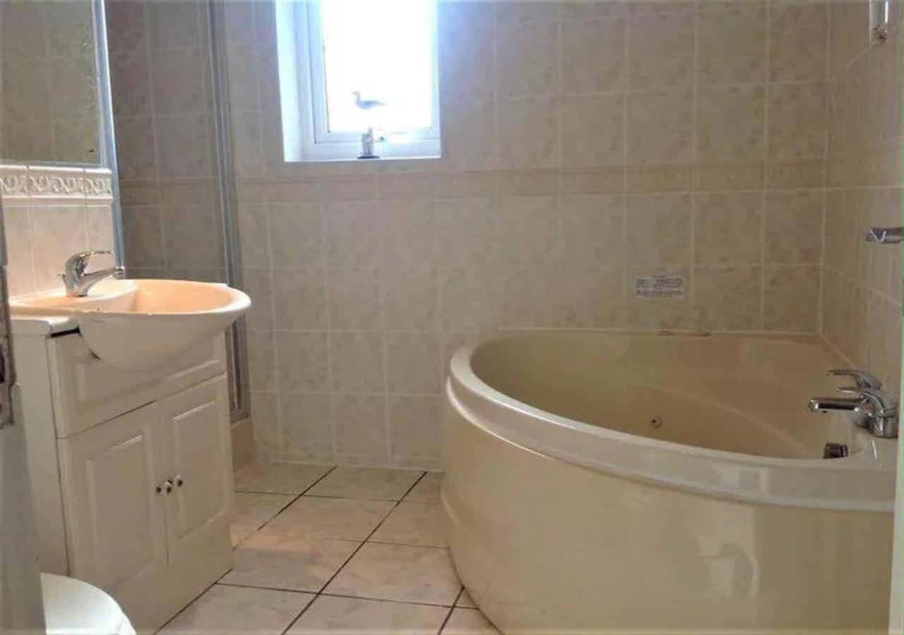 Atlantic Escape 4 Bed holiday home near Newquay view 2