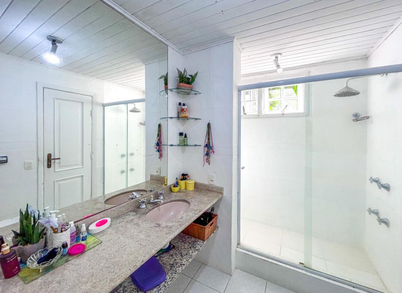 Otima casa com lazer completo em Sao Conrado RJ