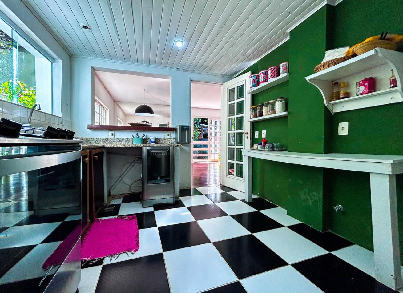 Otima casa com lazer completo em Sao Conrado RJ