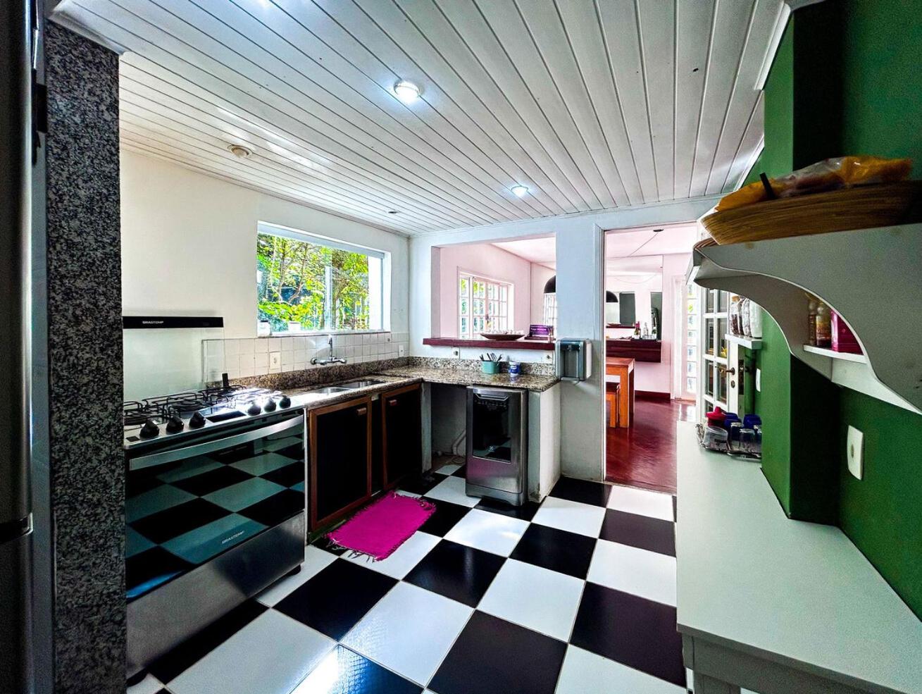 Otima casa com lazer completo em Sao Conrado RJ