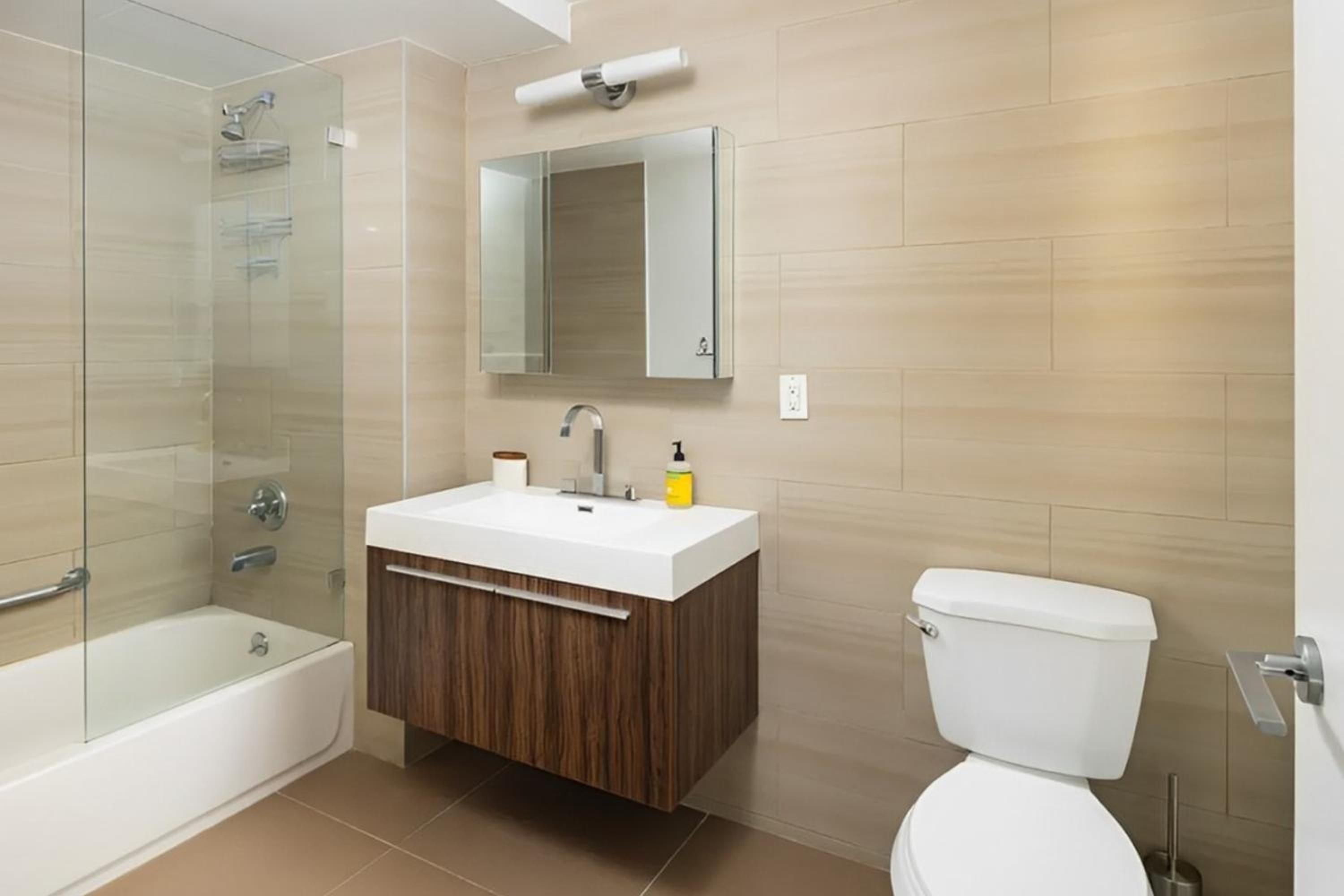 Large Upper East Side 1BD Elevator Rooftop