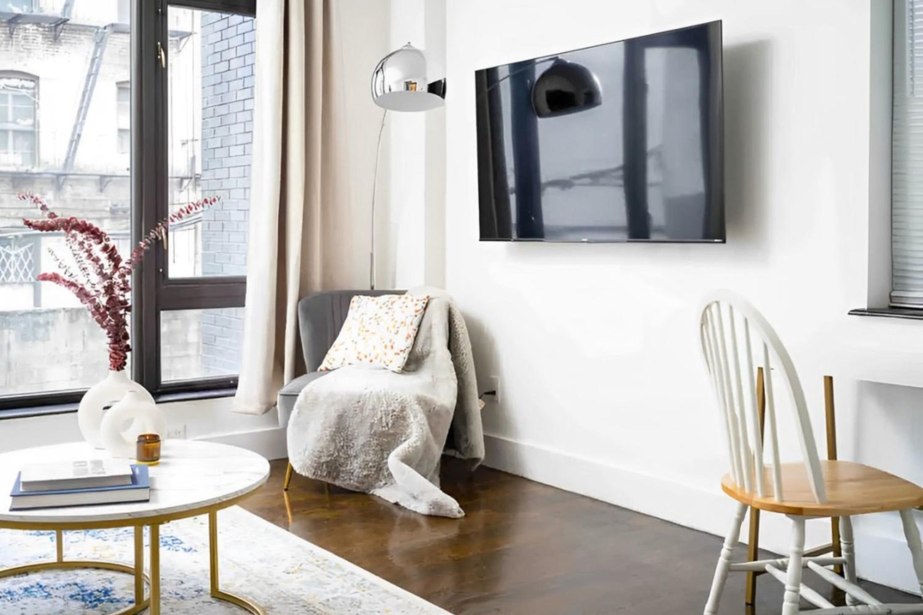 Large Upper East Side 1BD Elevator Rooftop