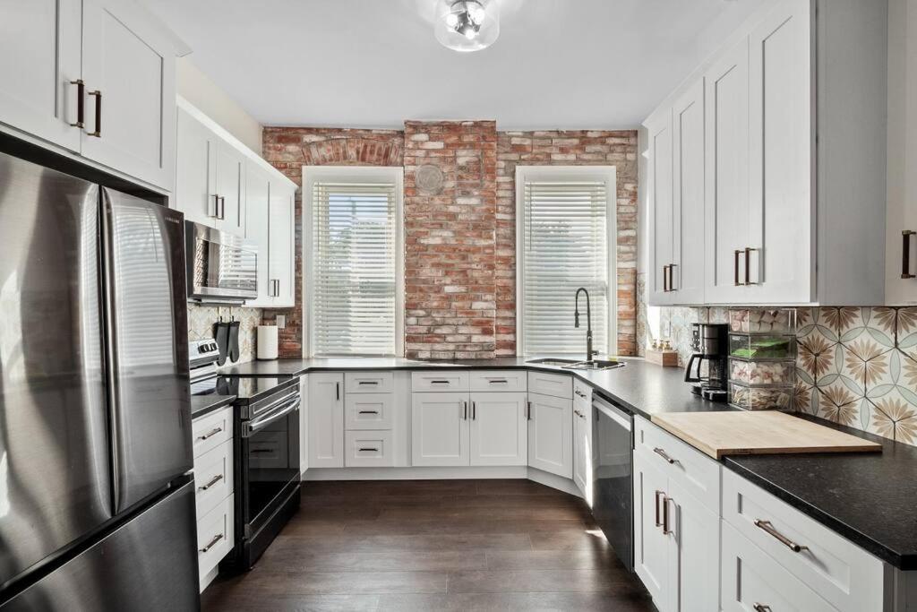 Luxury Living: Grand 7BR/5BA near Everything view 4