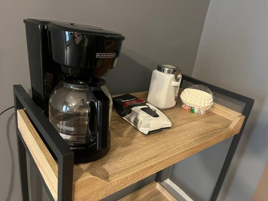 No-frills 3BR with 2-car Parking view 3