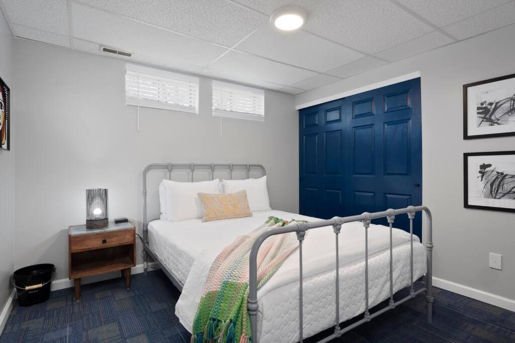 Modern Escape: 5BR/2.5BA Near St. Louis Must-Sees view 4