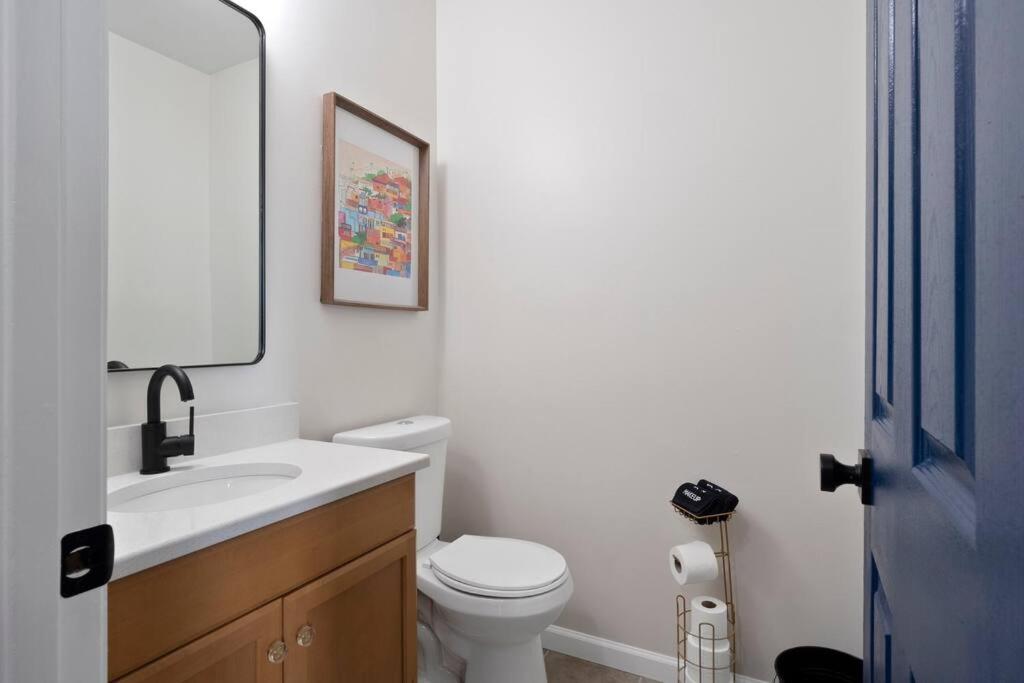 Modern Escape: 5BR/2.5BA Near St. Louis Must-Sees view 5