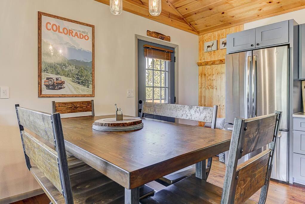 Monarch Landing, A Cozy Cabin w/360 Mountain Views view 3