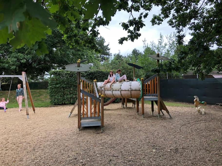 Vakantie Bos Huisje “Meibloempje”
