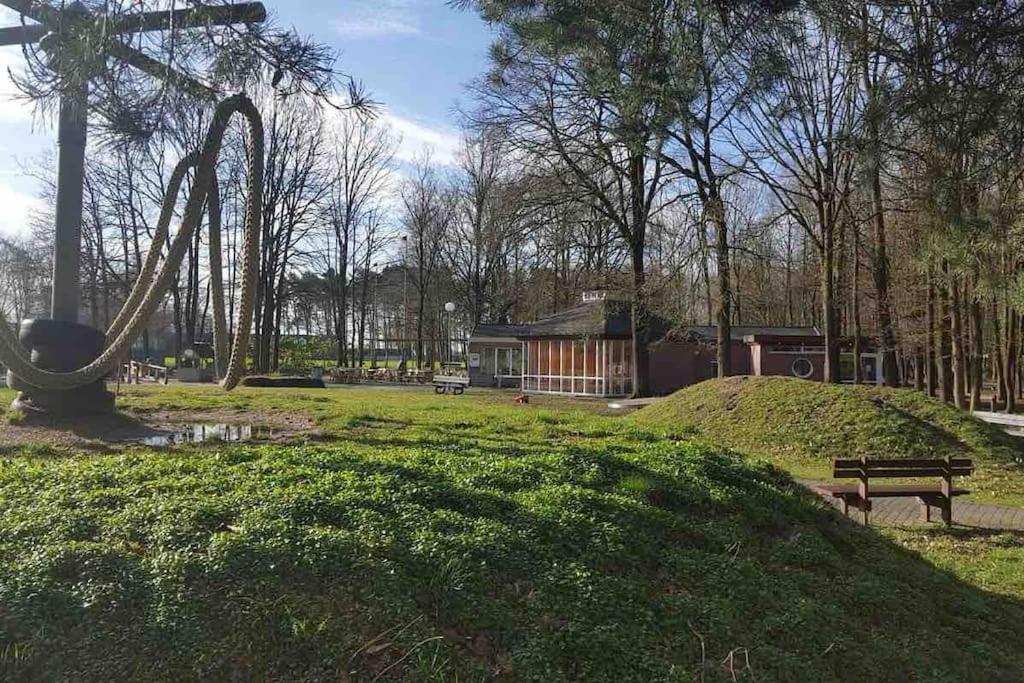 Vakantie Bos Huisje “Meibloempje”