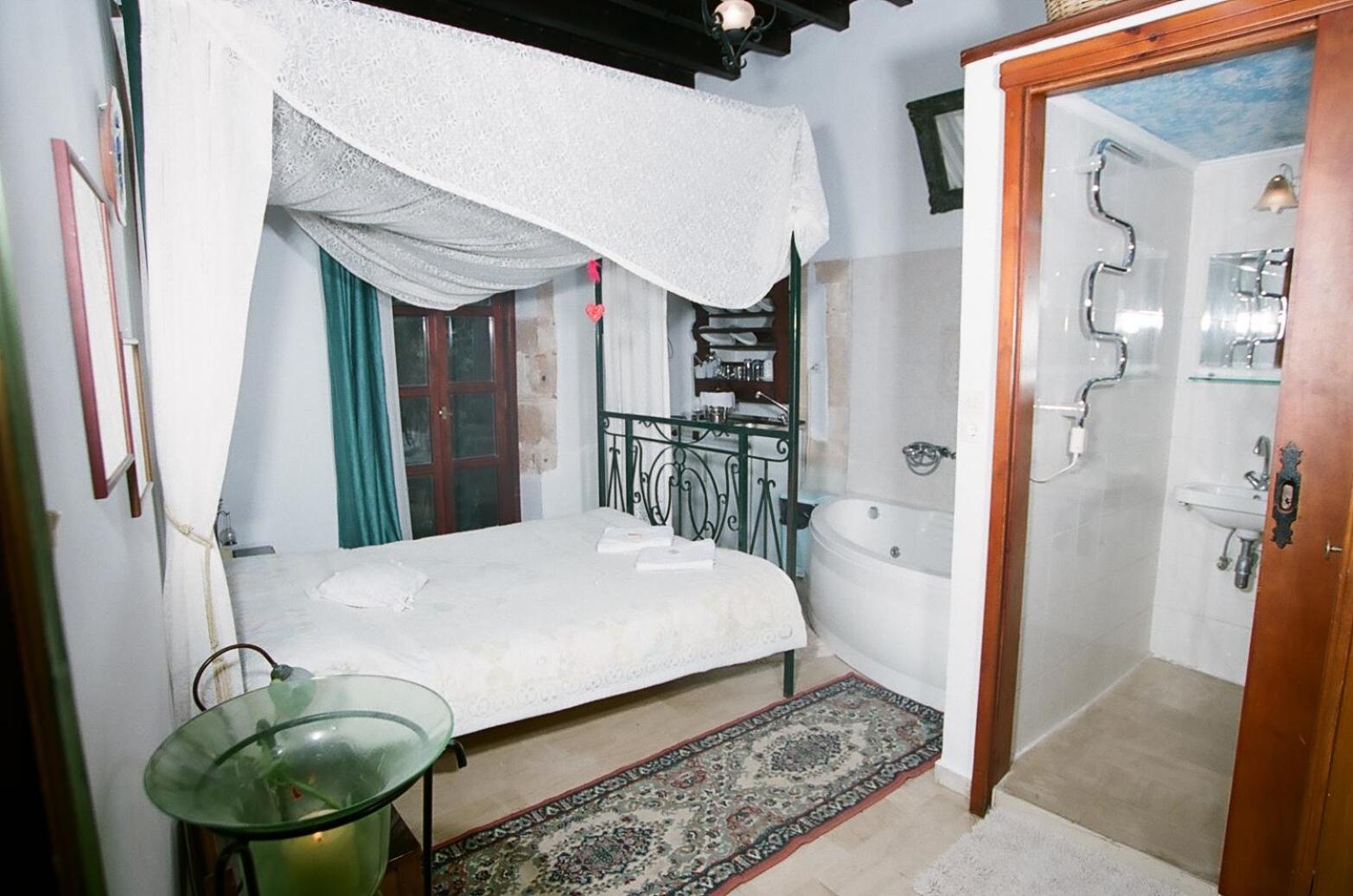 Ifigenia Rooms
