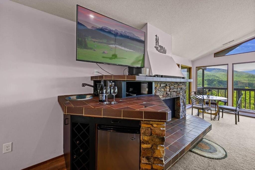 Access to 3 pools & pickleball! View! Shuffleboard! Arcade! Hot Tub! view 5