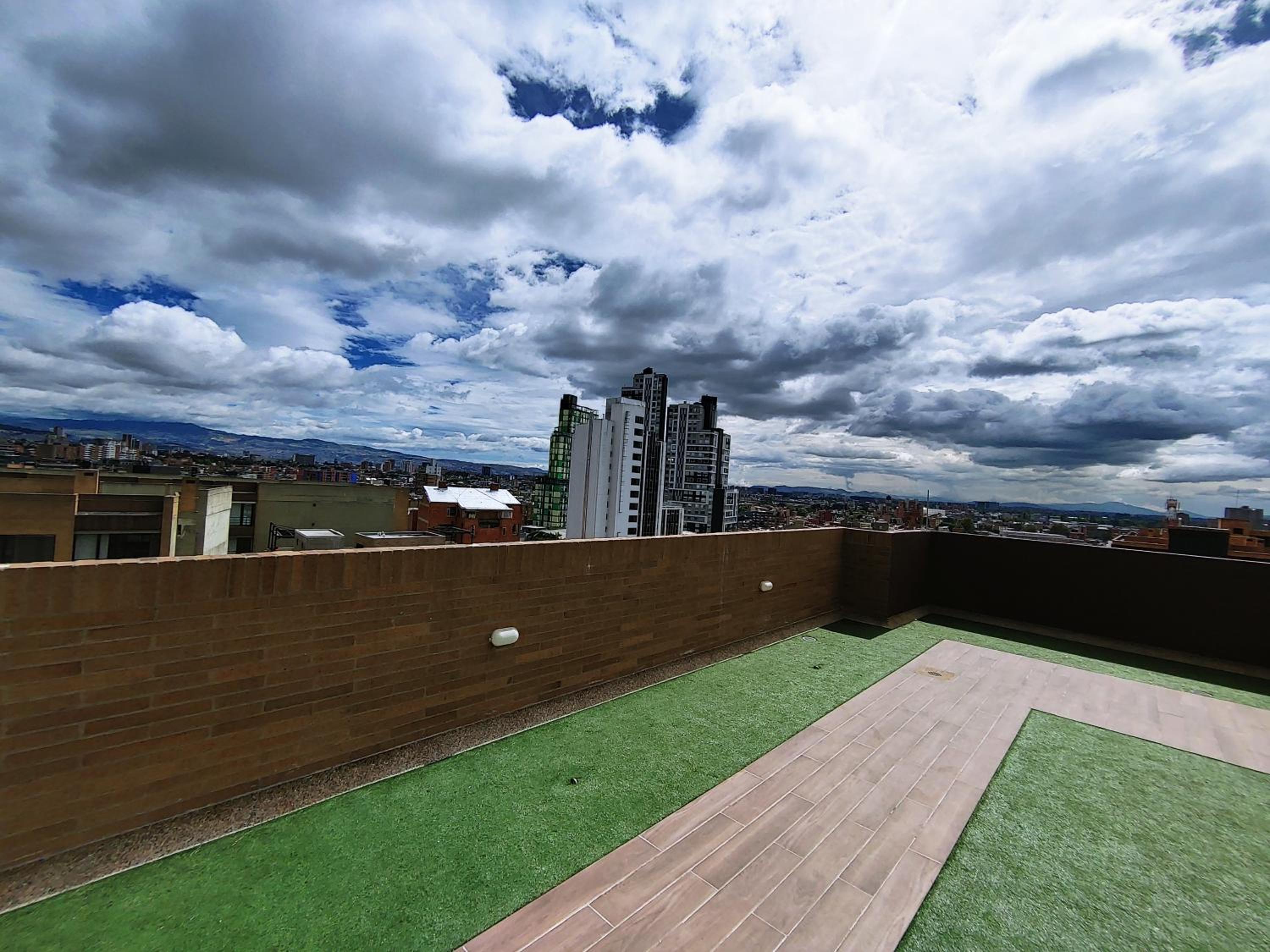 Chapinero Apartment: Terrace and View