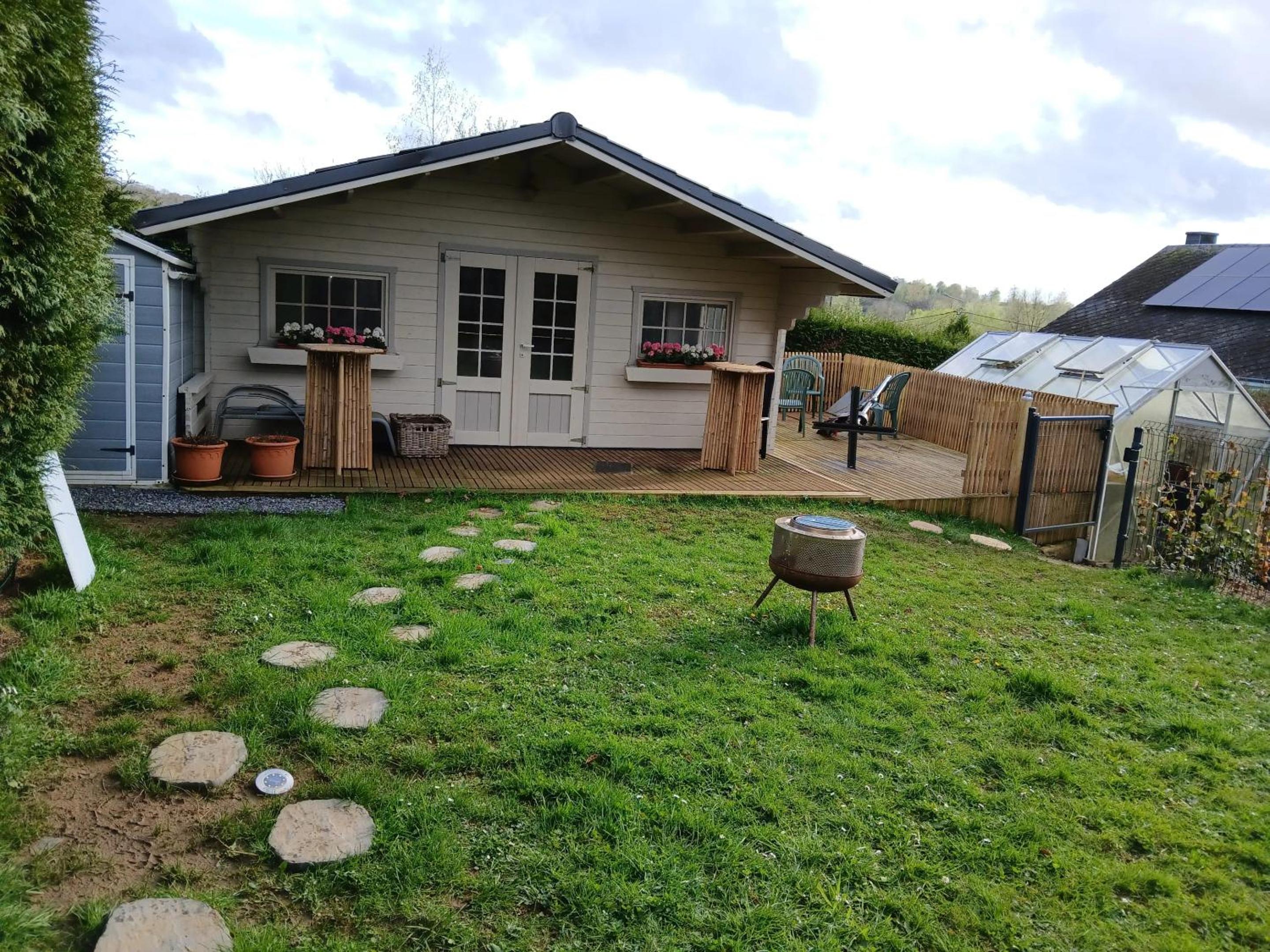 Studio with garden and private pool in Virton 30 m²