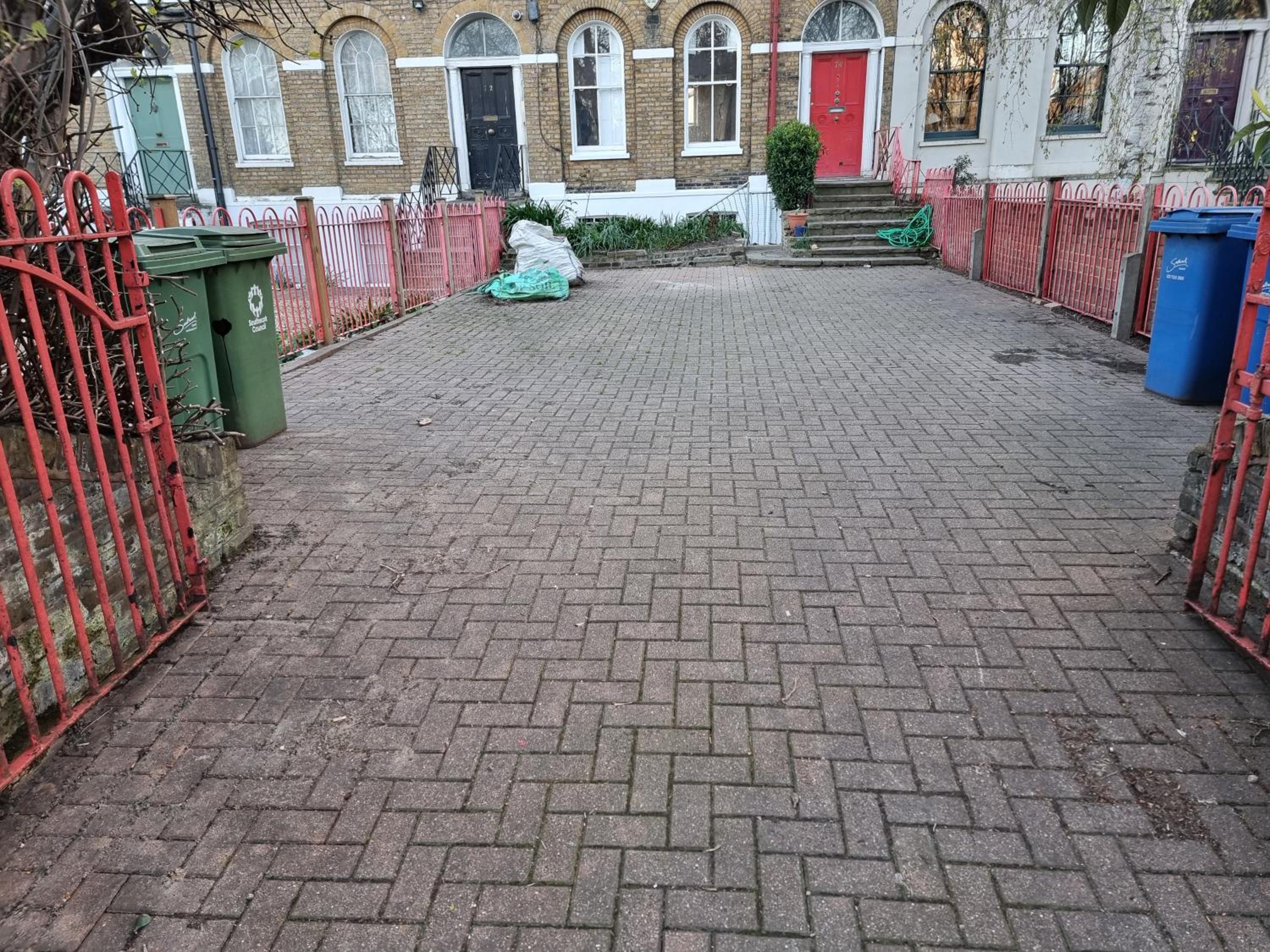 Entire Ground Floor Flat, Free Off-Street Parking and Large Garden
