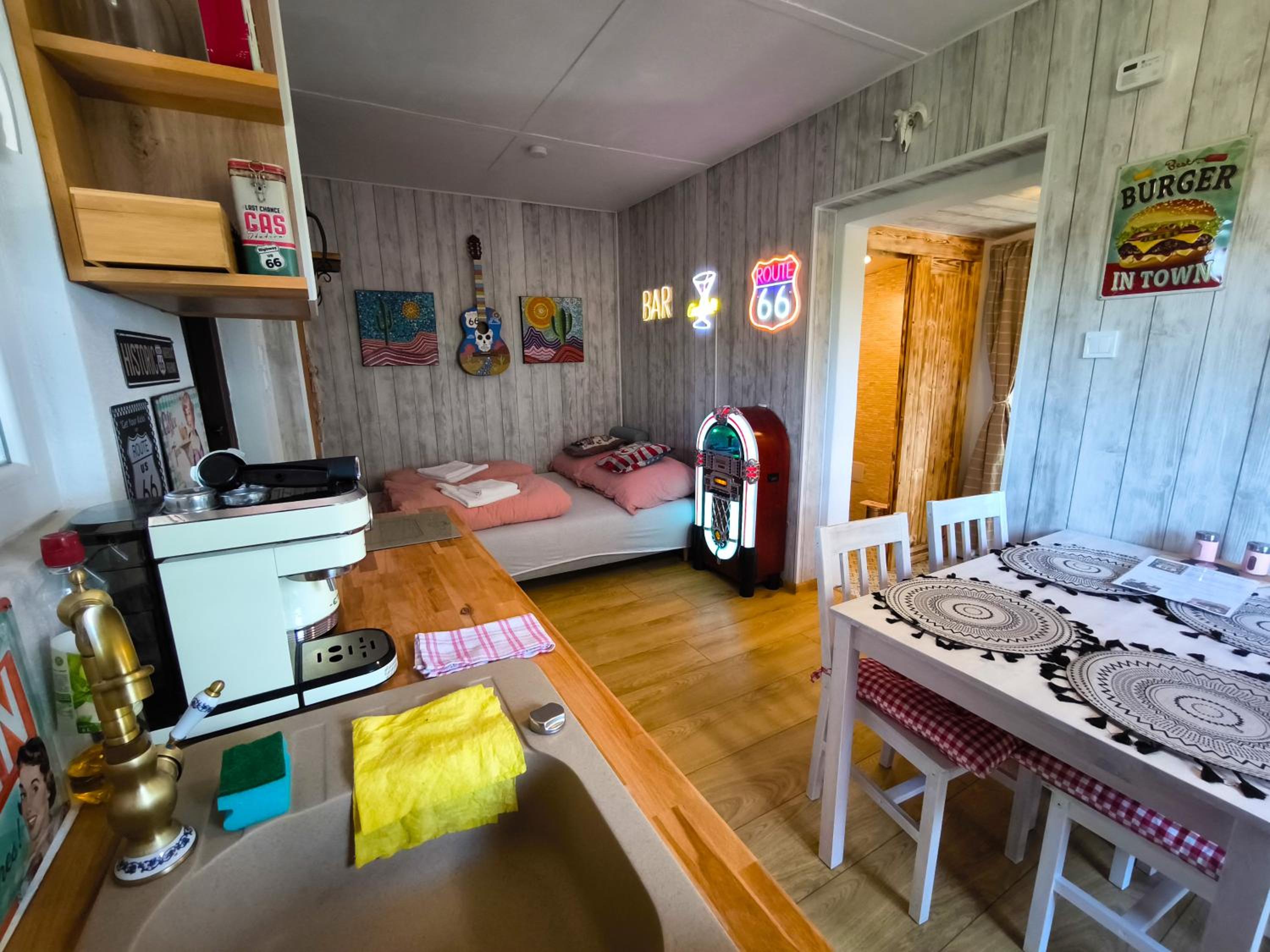 Ranch 66 - Wellness chata Arizona ve stylu Divokého Západu s koupacím sudem a saunou