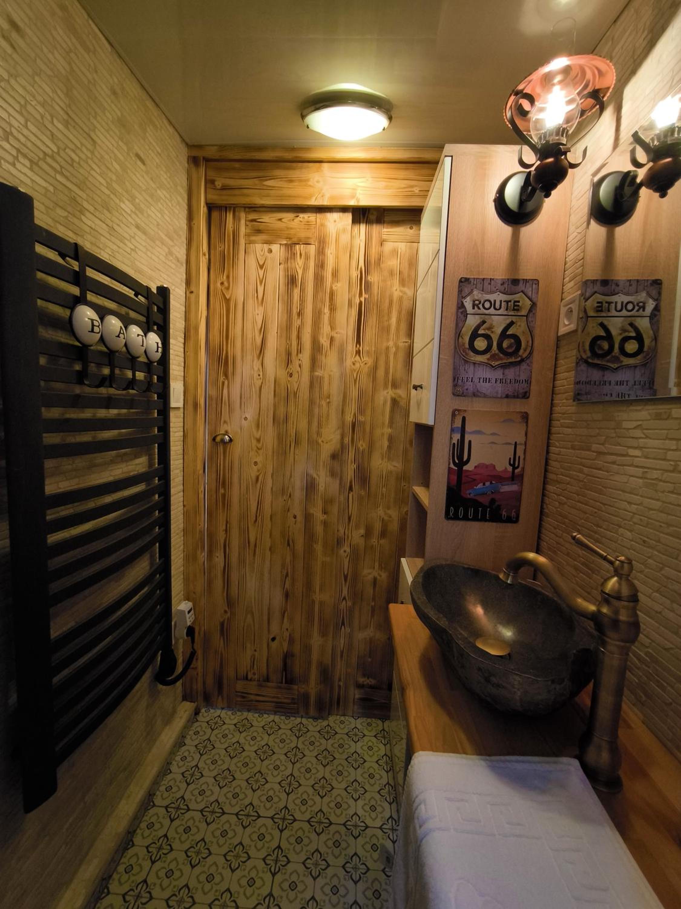 Ranch 66 - Wellness chata Arizona ve stylu Divokého Západu s koupacím sudem a saunou