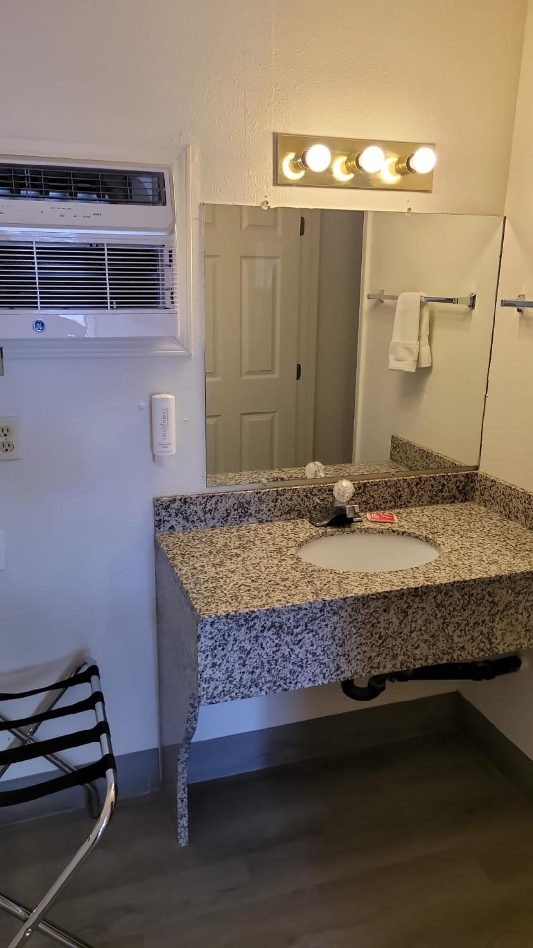 Las Vegas Vacations - Econo Lodge Las Vegas - Property Image 13