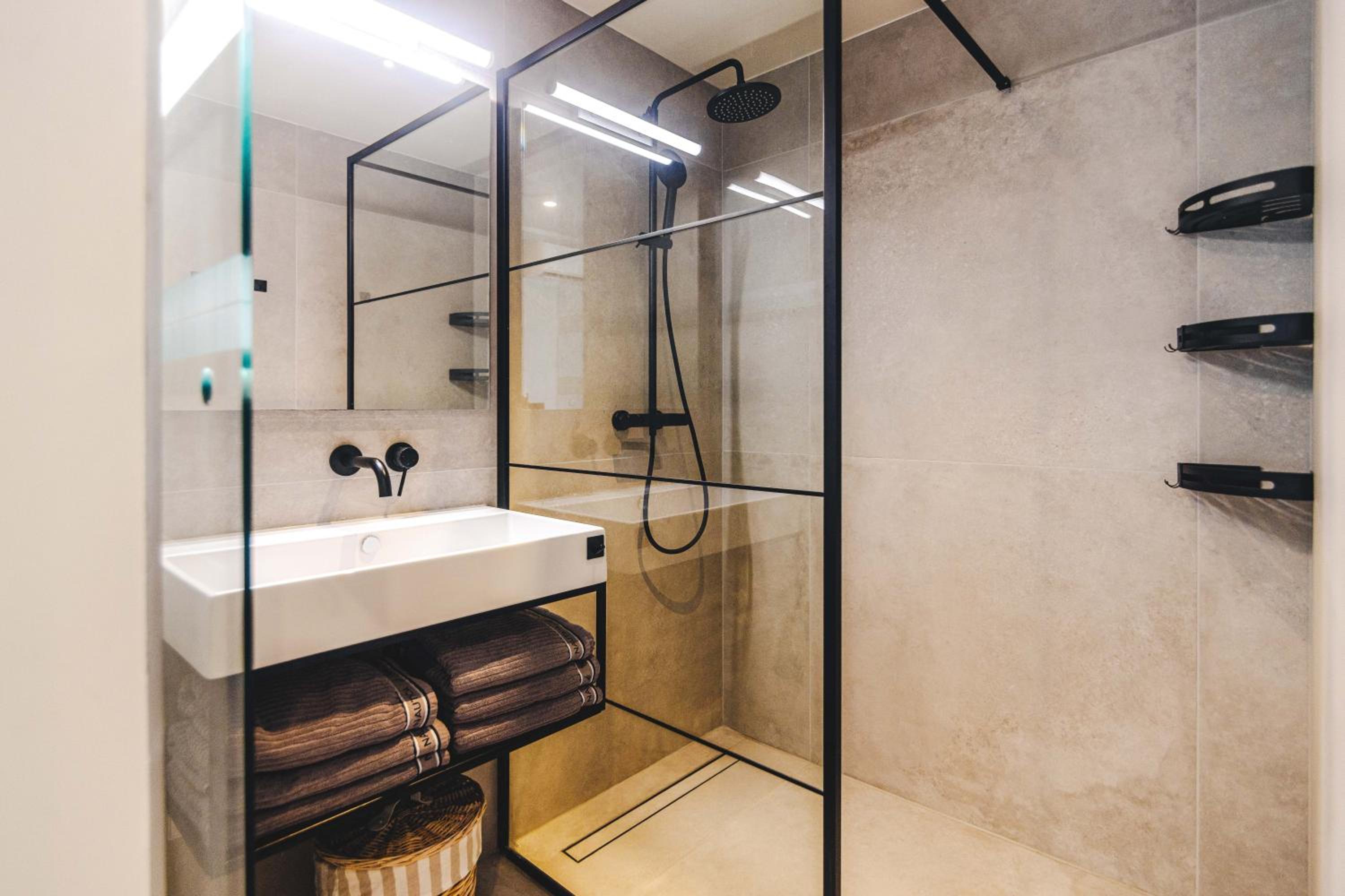 The Wharf Luxury Apartment NT 5F