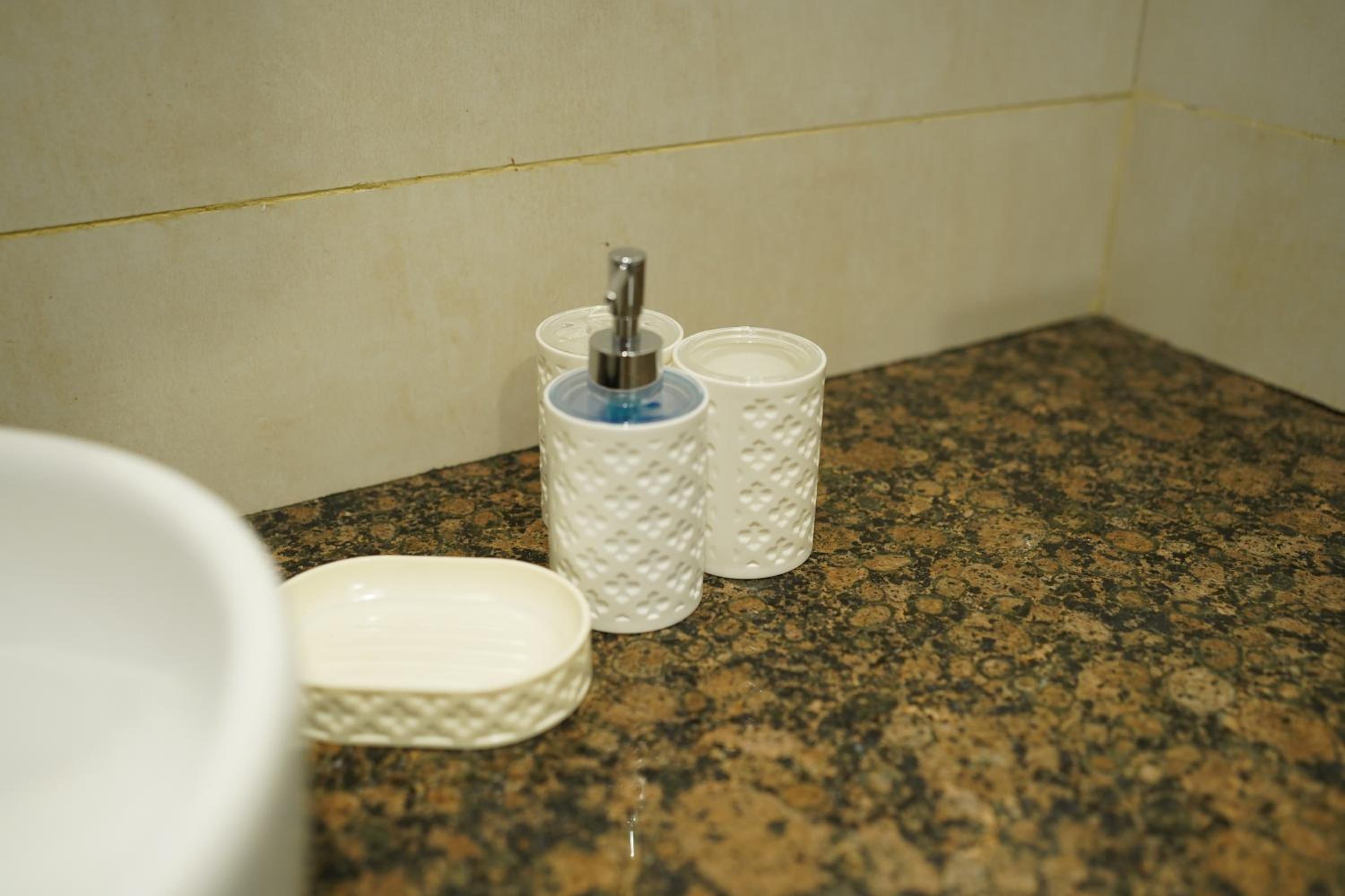 Luxury Serviced Apartments - Goldcrest Residency, DHA Lahore view 3