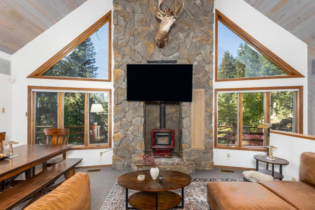 WHouse*HotTub*Sleeps20*BLS*FirePit*AC&Heat*DogsOk view 4