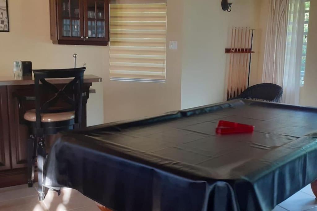 Luxury Spacious Villa with Aircon and Pool Table - Photo 18