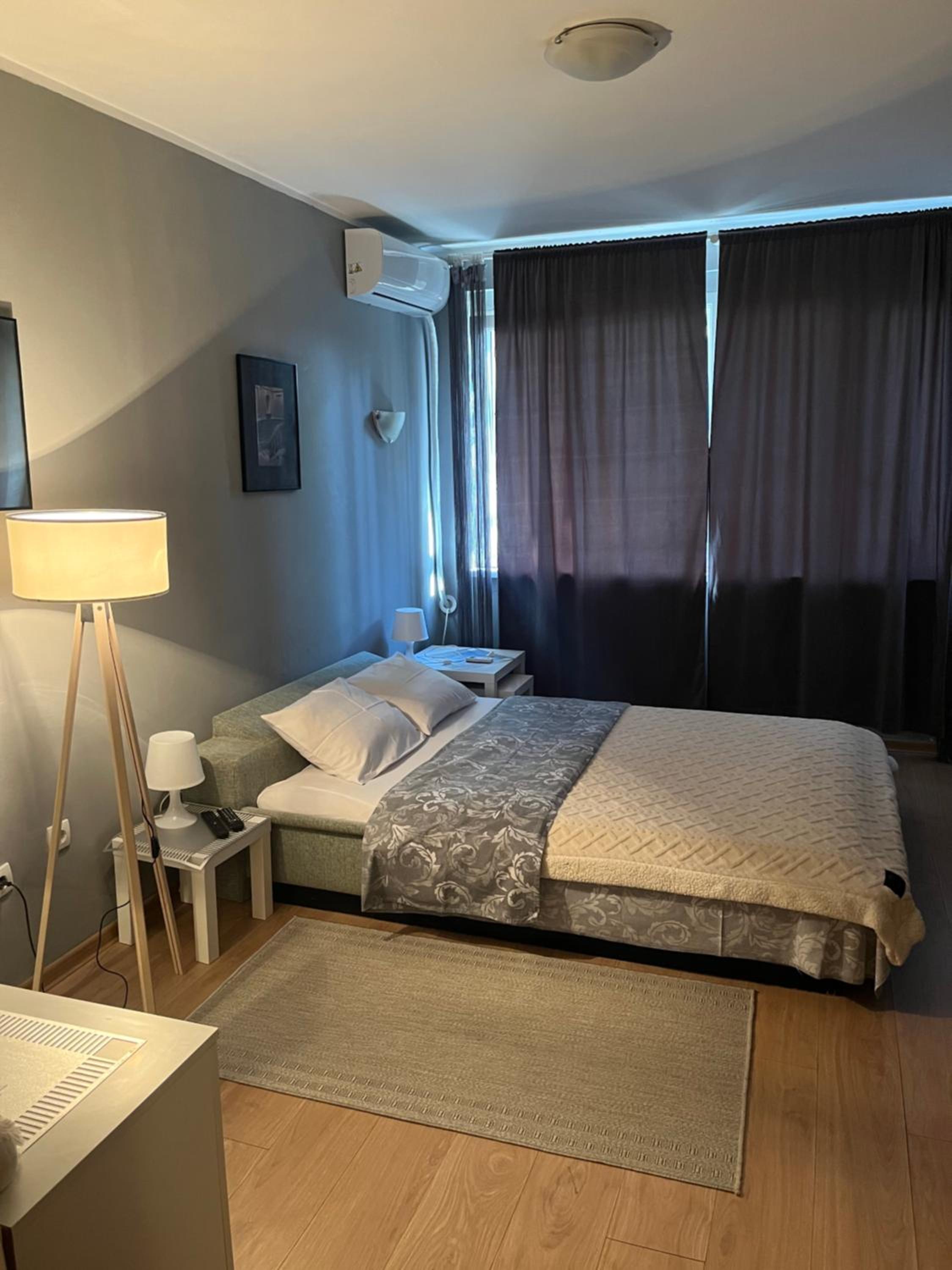 Grey view 4