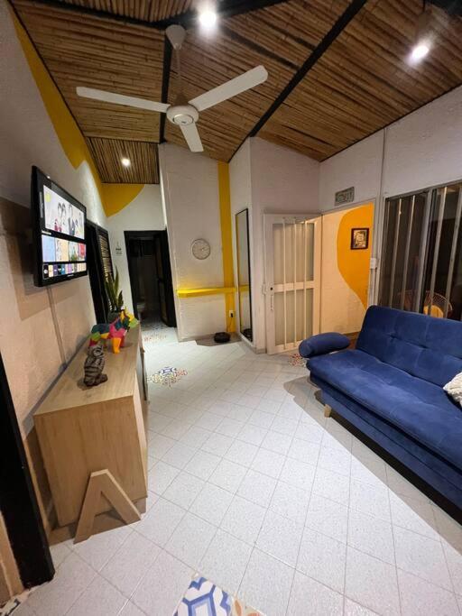 Alojamiento cerca a La Mesa con Piscina