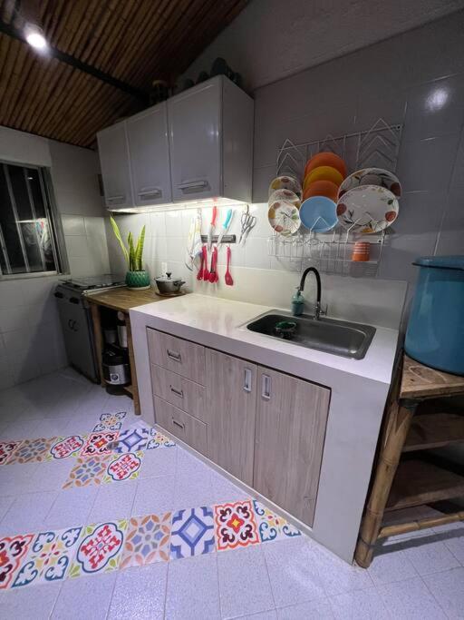 Alojamiento cerca a La Mesa con Piscina