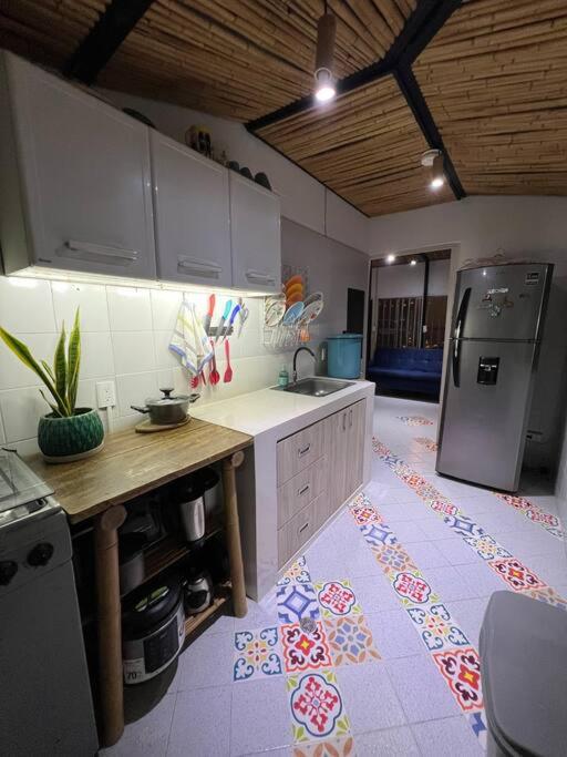 Alojamiento cerca a La Mesa con Piscina