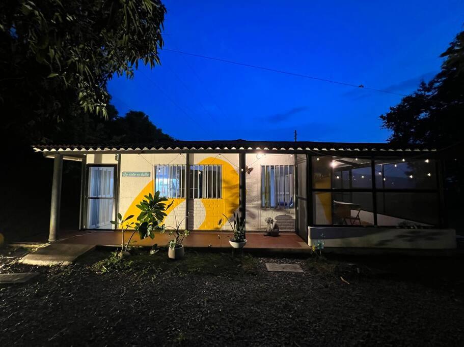 Alojamiento cerca a La Mesa con Piscina