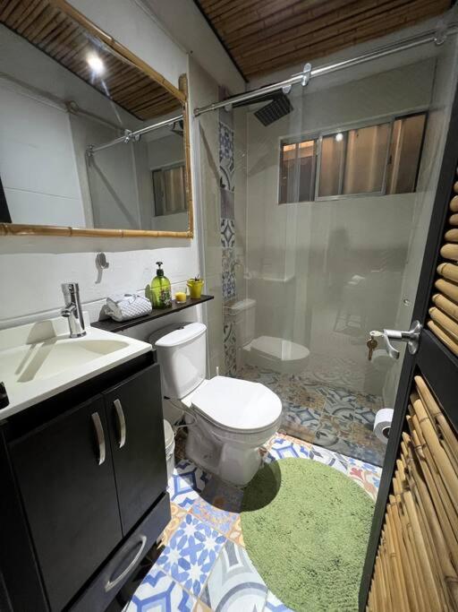 Alojamiento cerca a La Mesa con Piscina