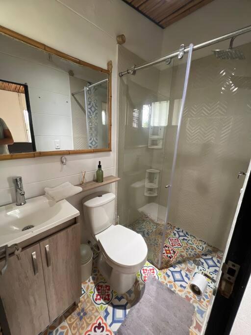 Alojamiento cerca a La Mesa con Piscina