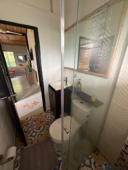 Alojamiento cerca a La Mesa con Piscina