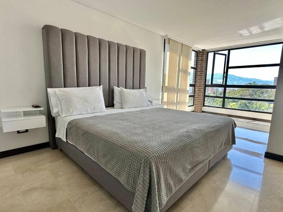 302 Spacious apartment nice view in El Poblado
